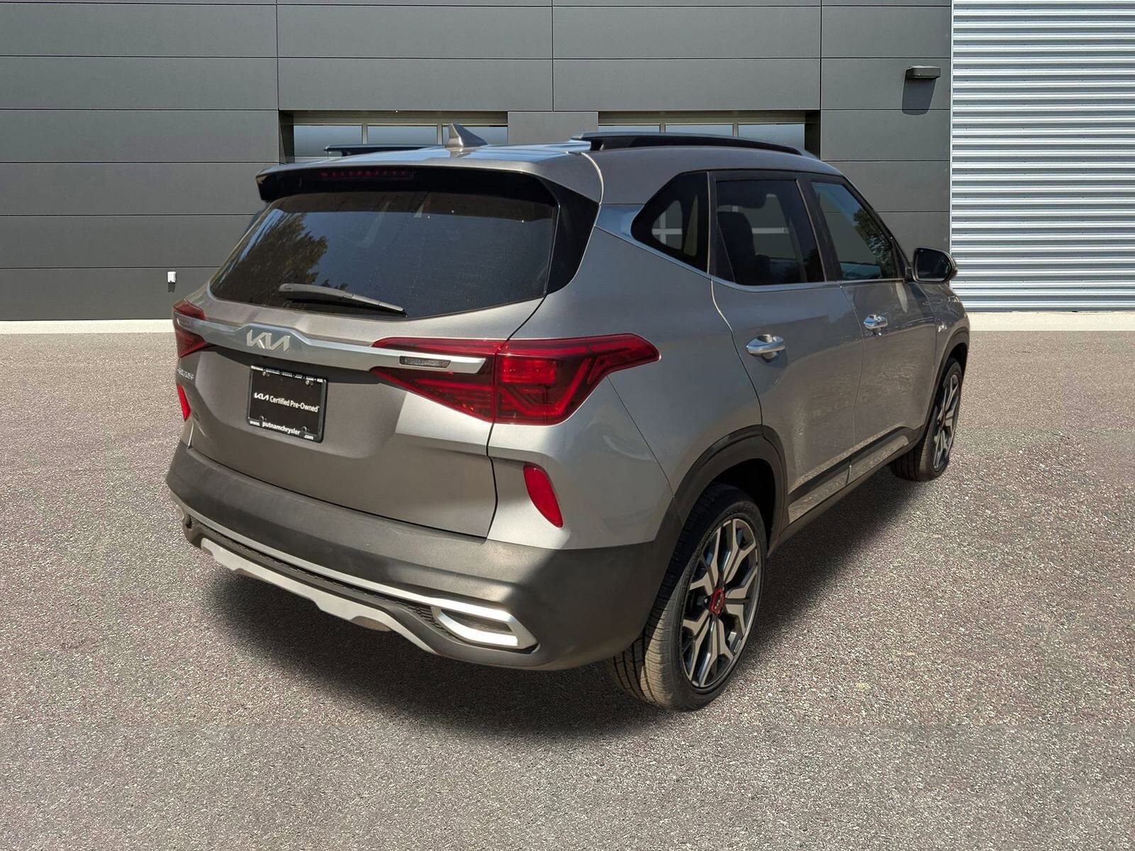 2022 Kia Seltos SX photo 3