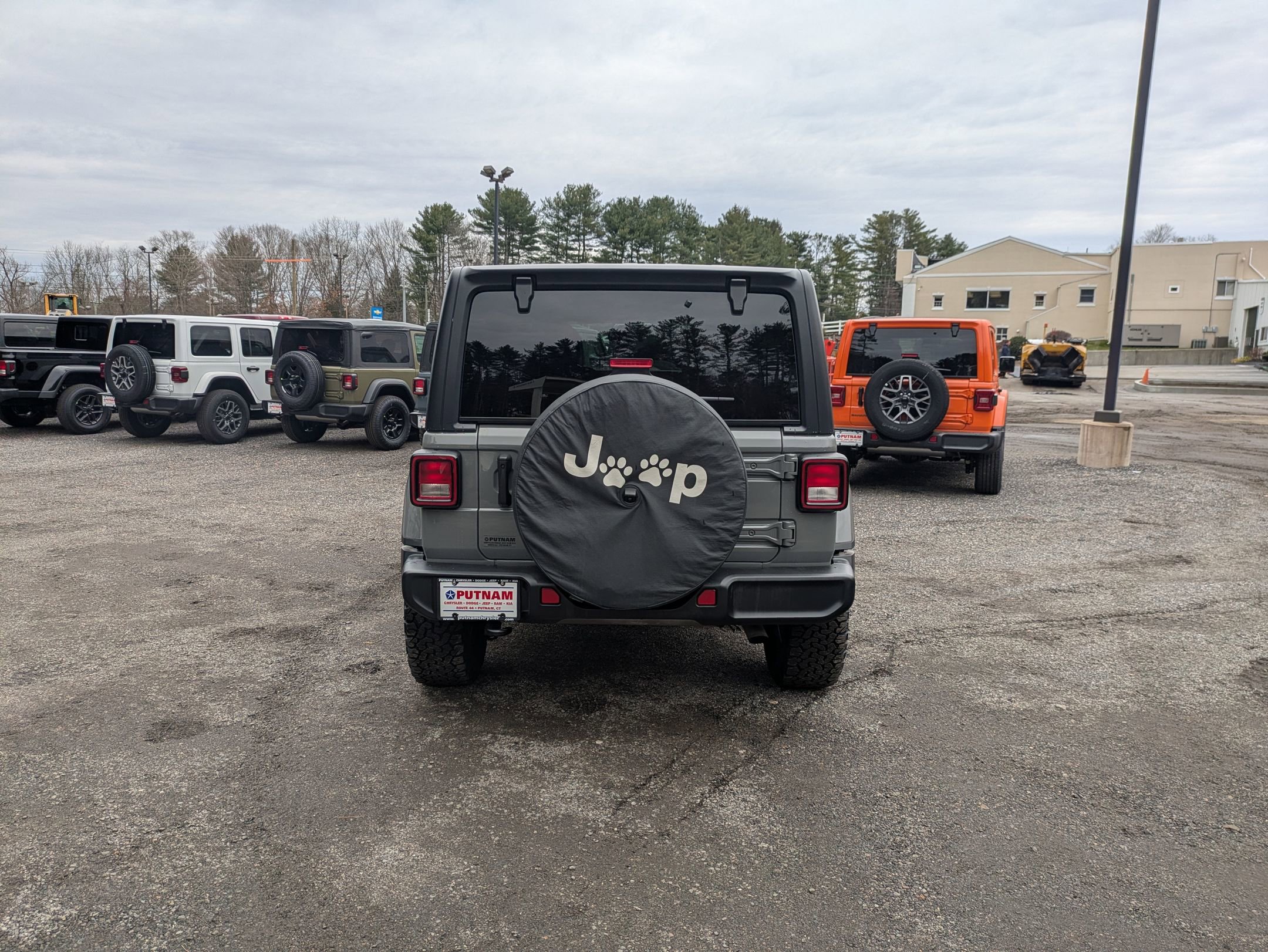 2023 Jeep Wrangler Sahara photo 4