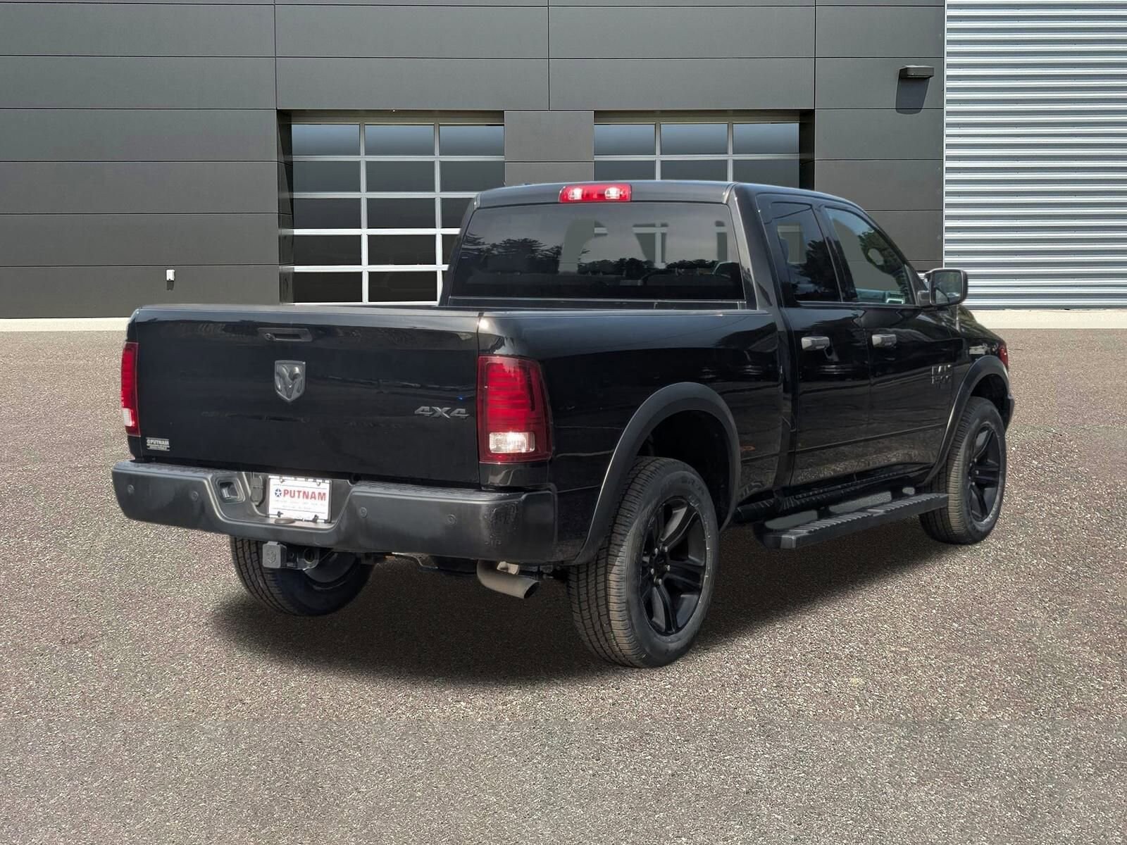 2022 Ram 1500 Classic SLT photo 3