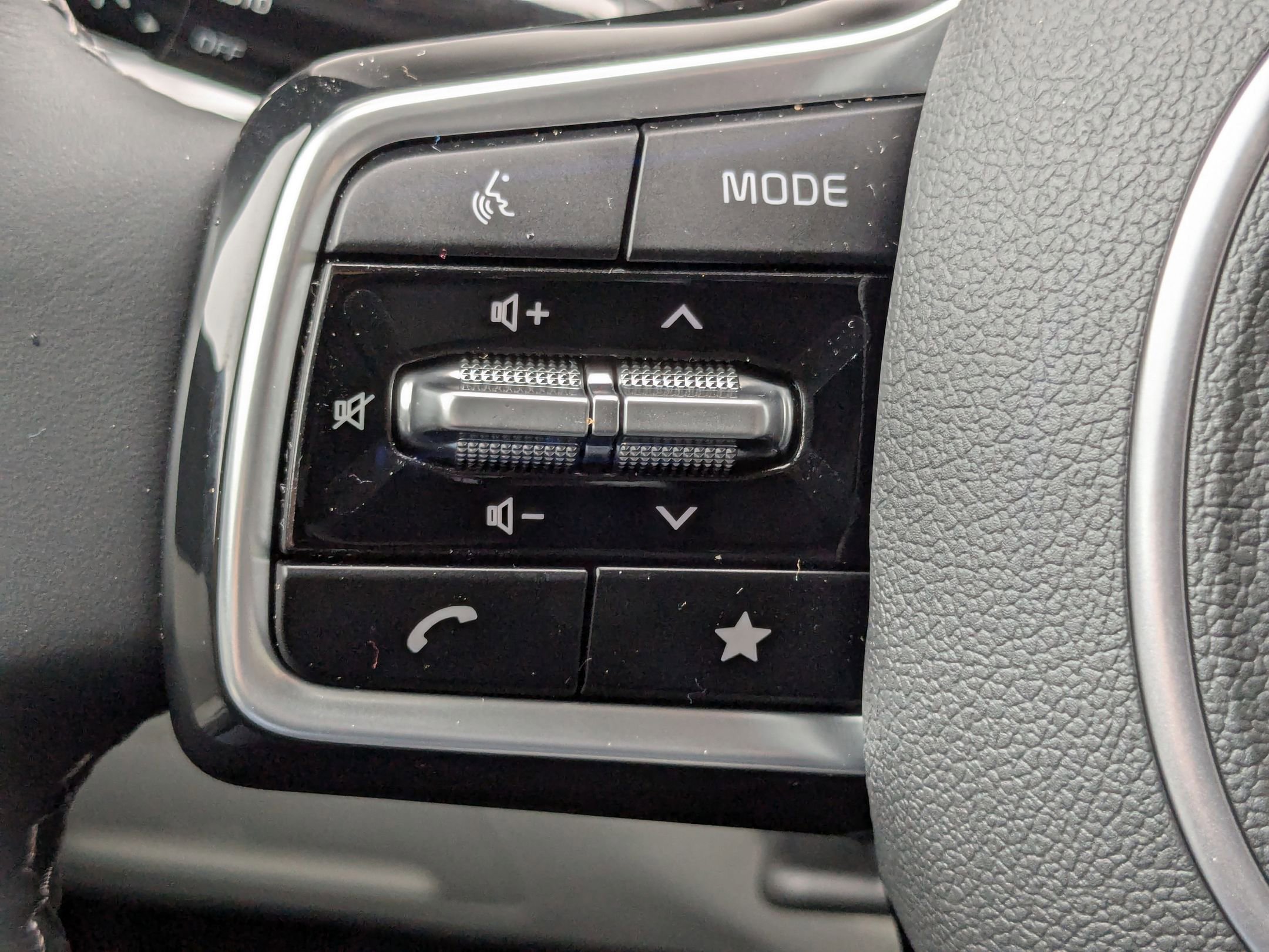 2025 Kia Sorento S - Photo 16