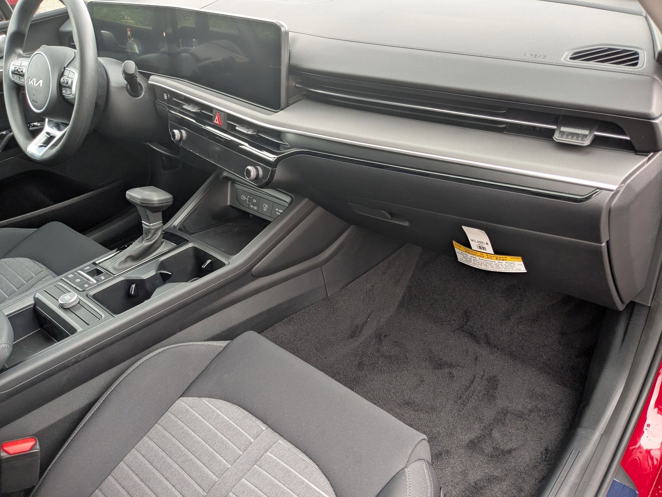 2025 Kia K5 LXS - Photo 29