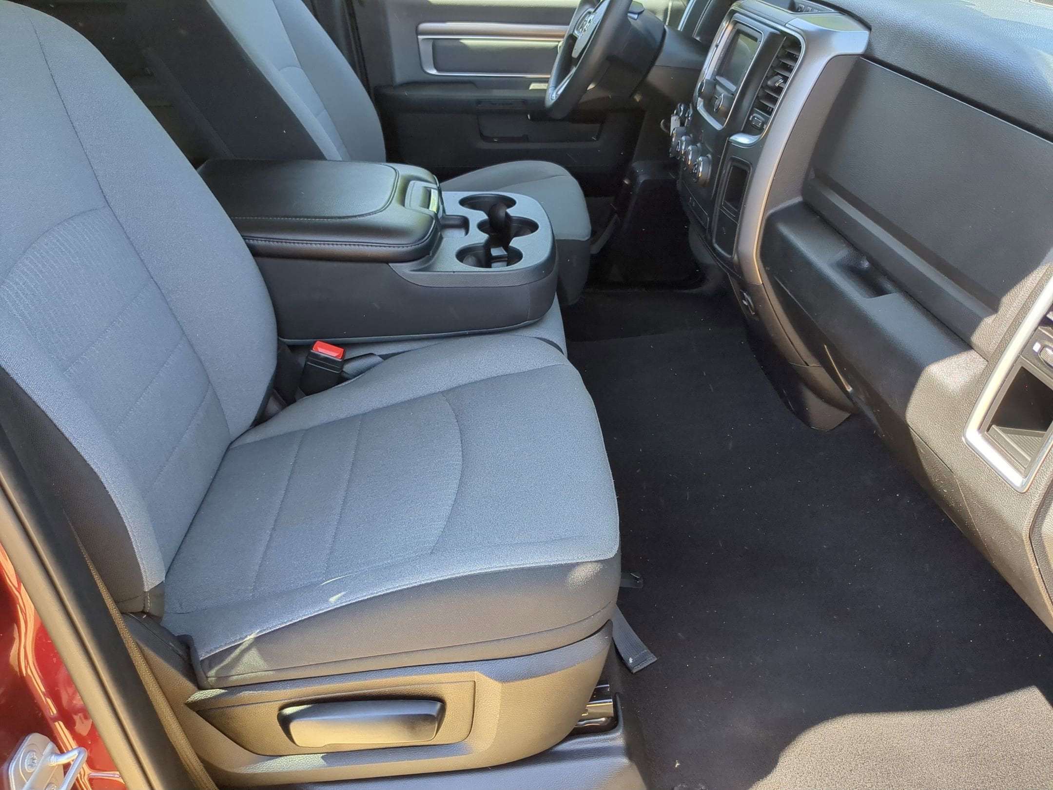 2024 RAM Ram 1500 Classic SLT - Photo 20
