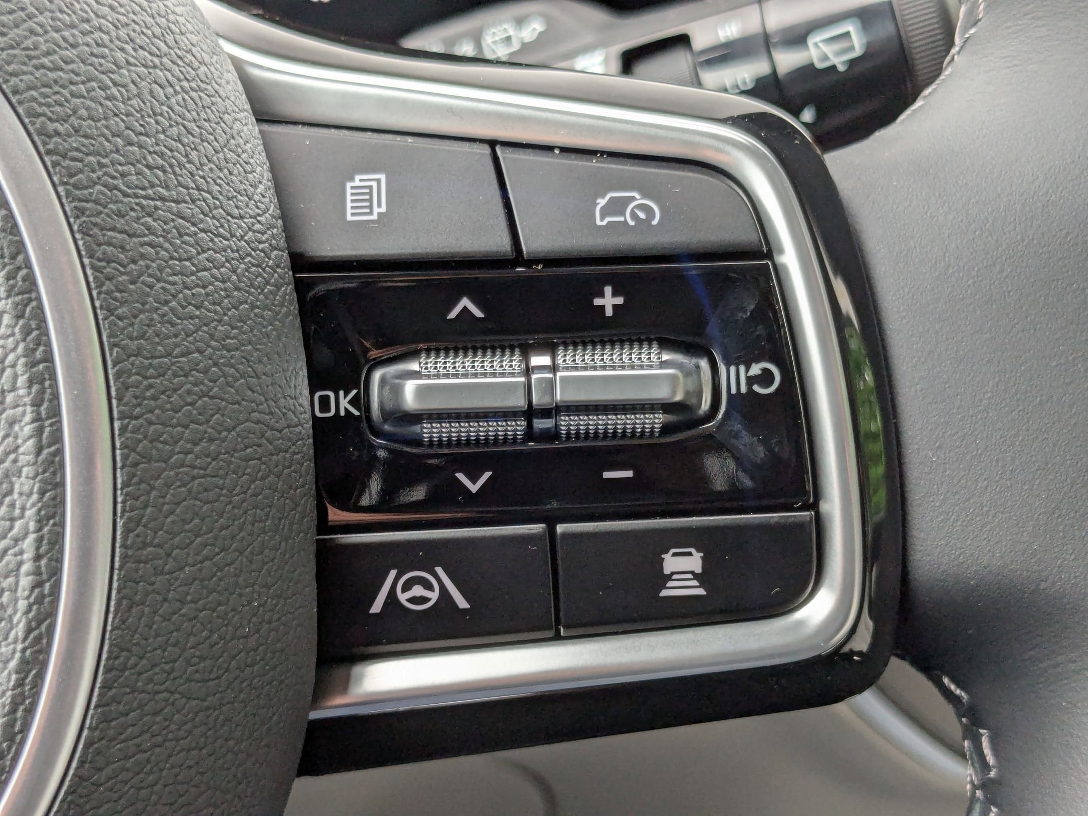 2025 Kia Sorento S - Photo 17