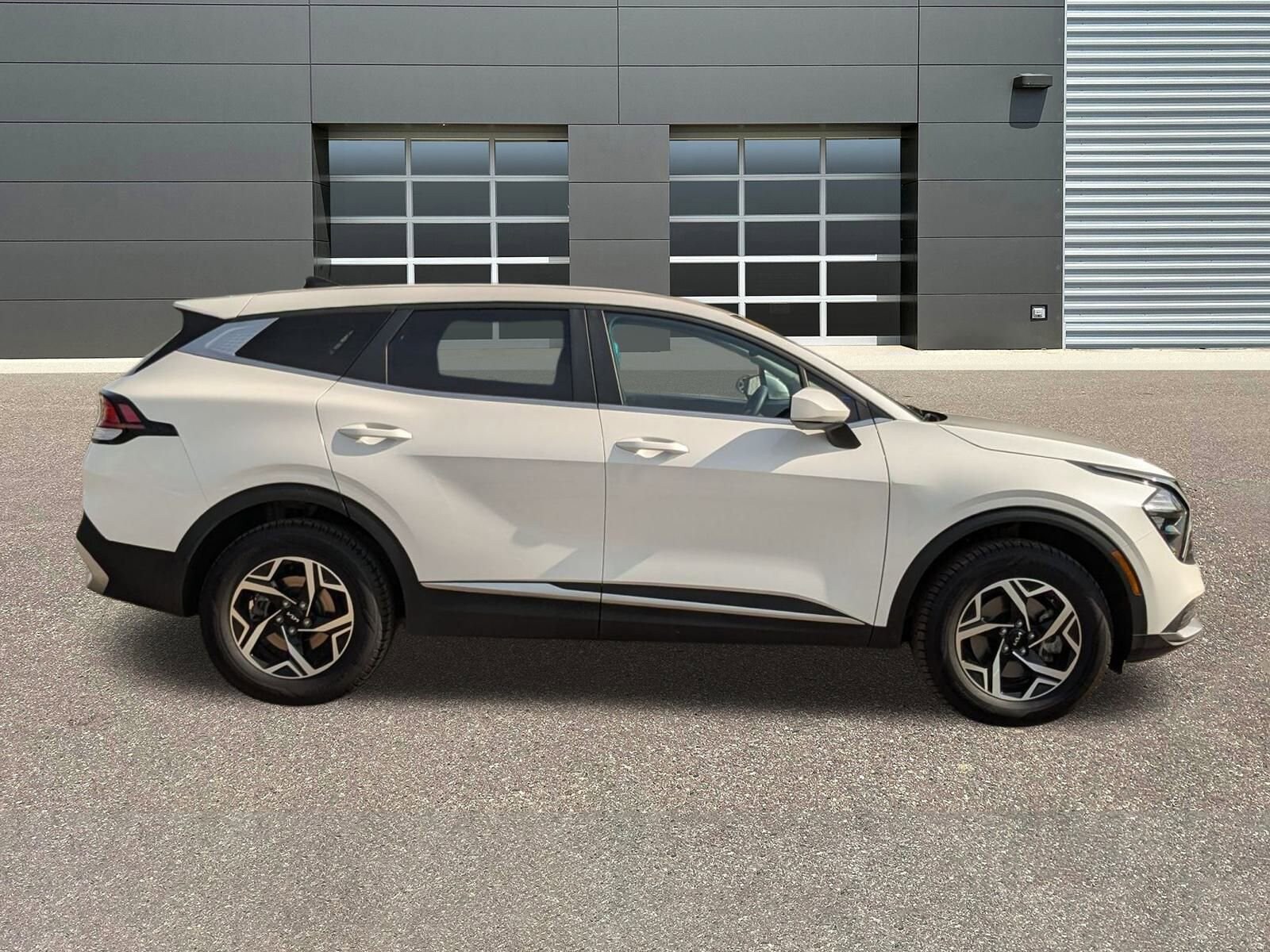2023 Kia Sportage LX photo 2