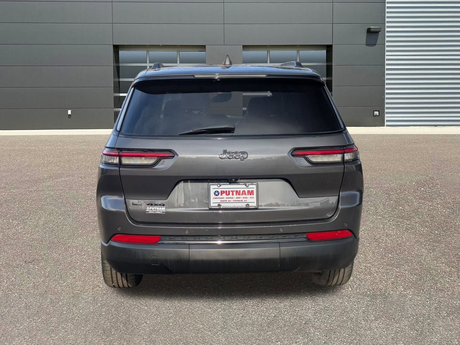 2022 Jeep Grand Cherokee Laredo Altitude photo 4