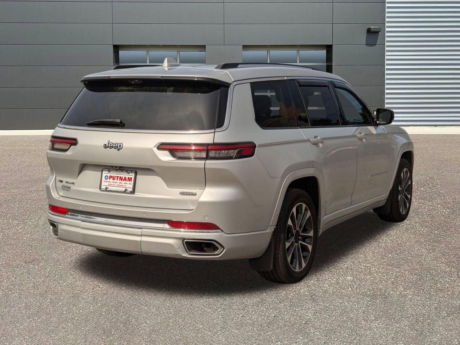 2022 Jeep Grand Cherokee Overland photo 3