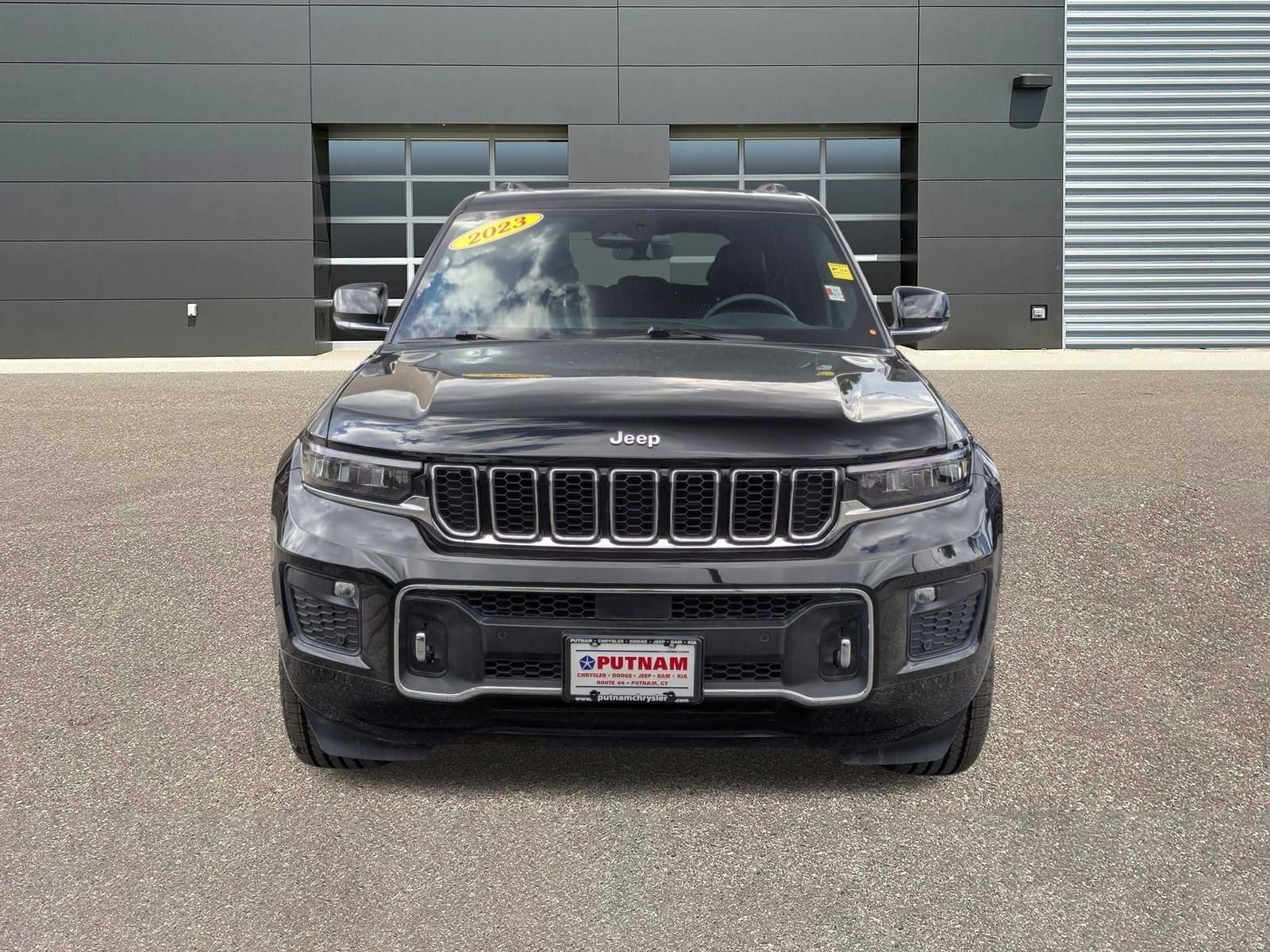 2023 Jeep Grand Cherokee Overland photo 3