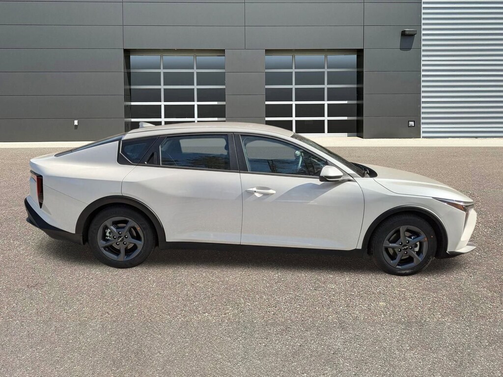 New 2025 Kia K4 LXS Sedan