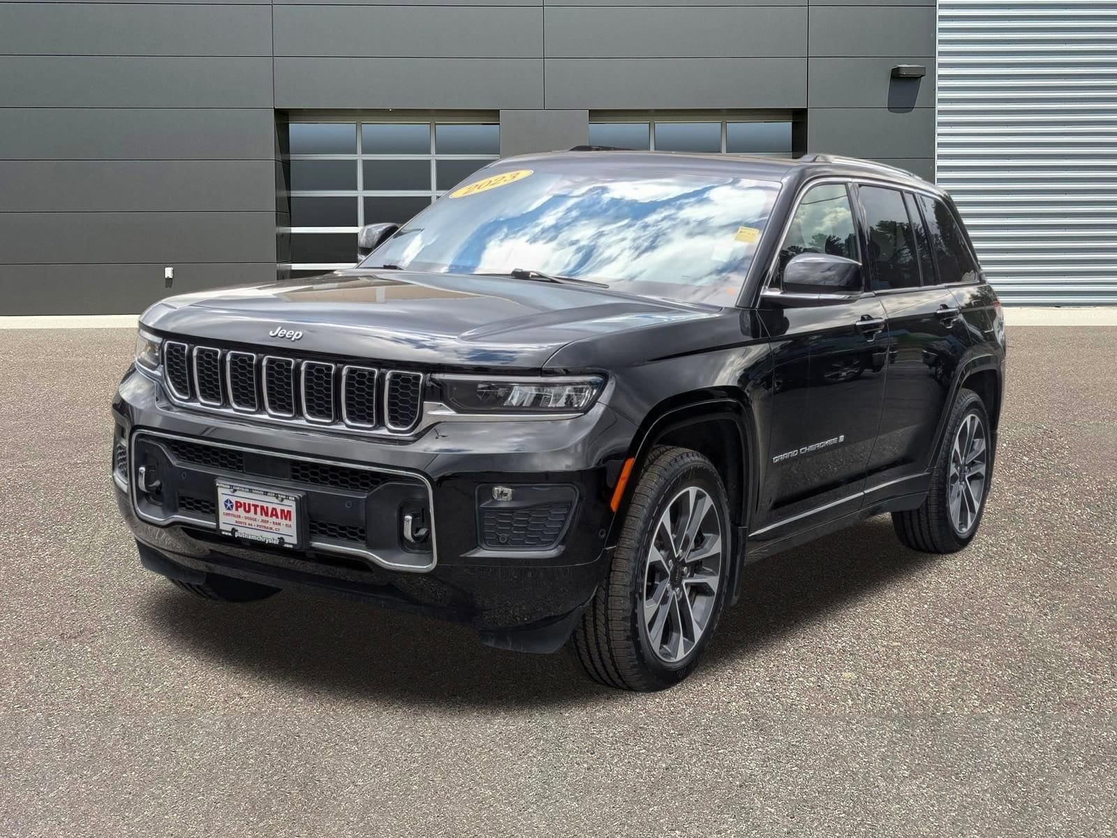 2023 Jeep Grand Cherokee Overland photo 6