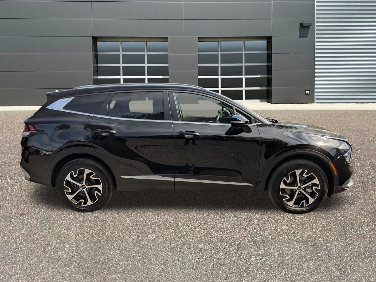 2023 Kia Sportage EX photo 2