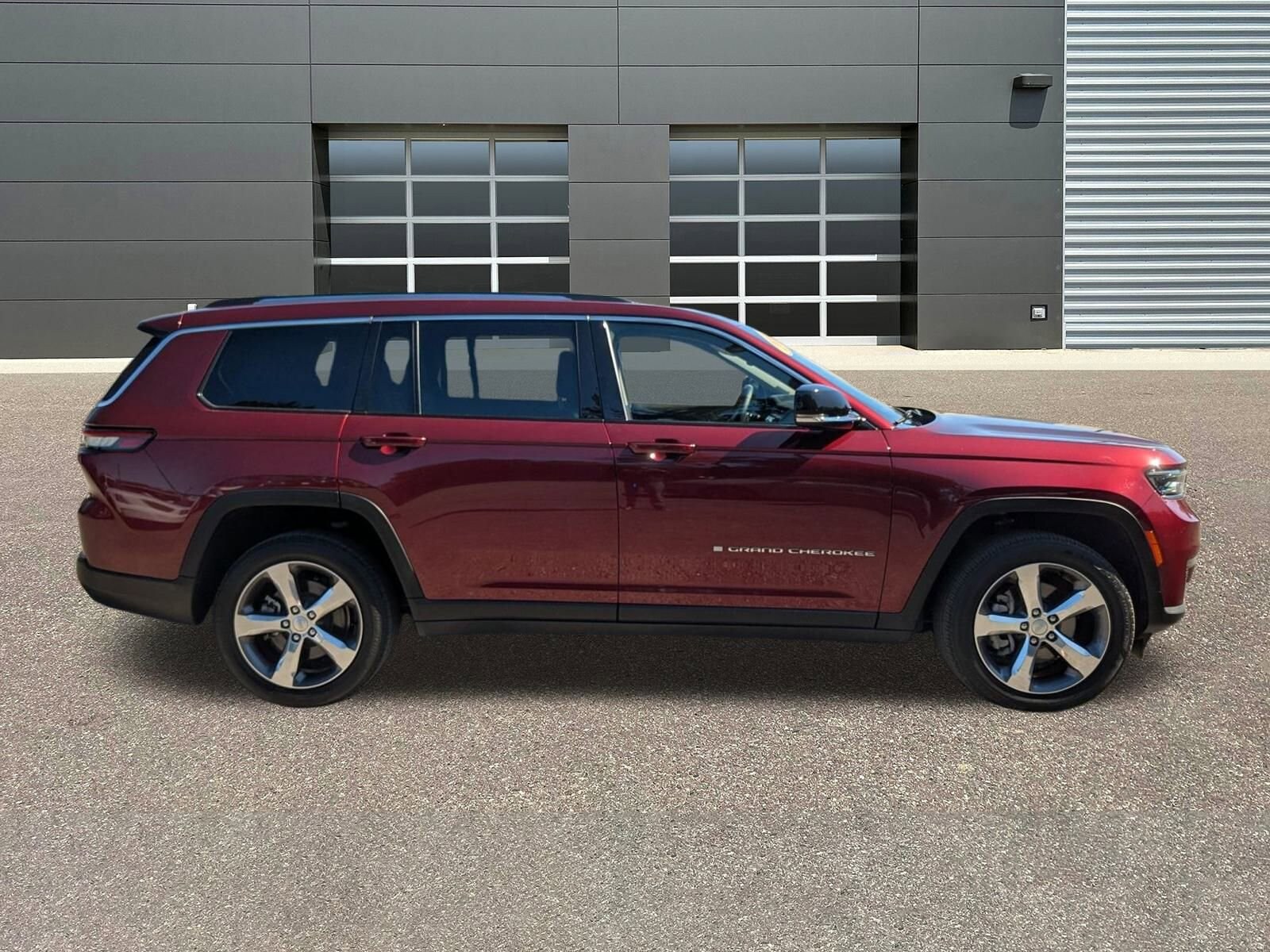 2021 Jeep Grand Cherokee Limited photo 2