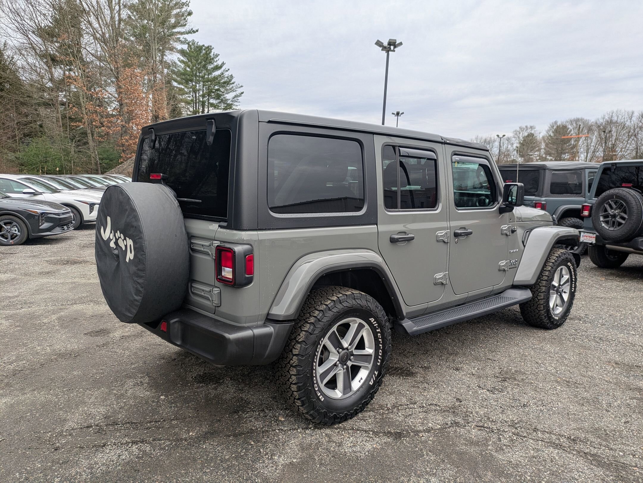 2023 Jeep Wrangler Sahara photo 3