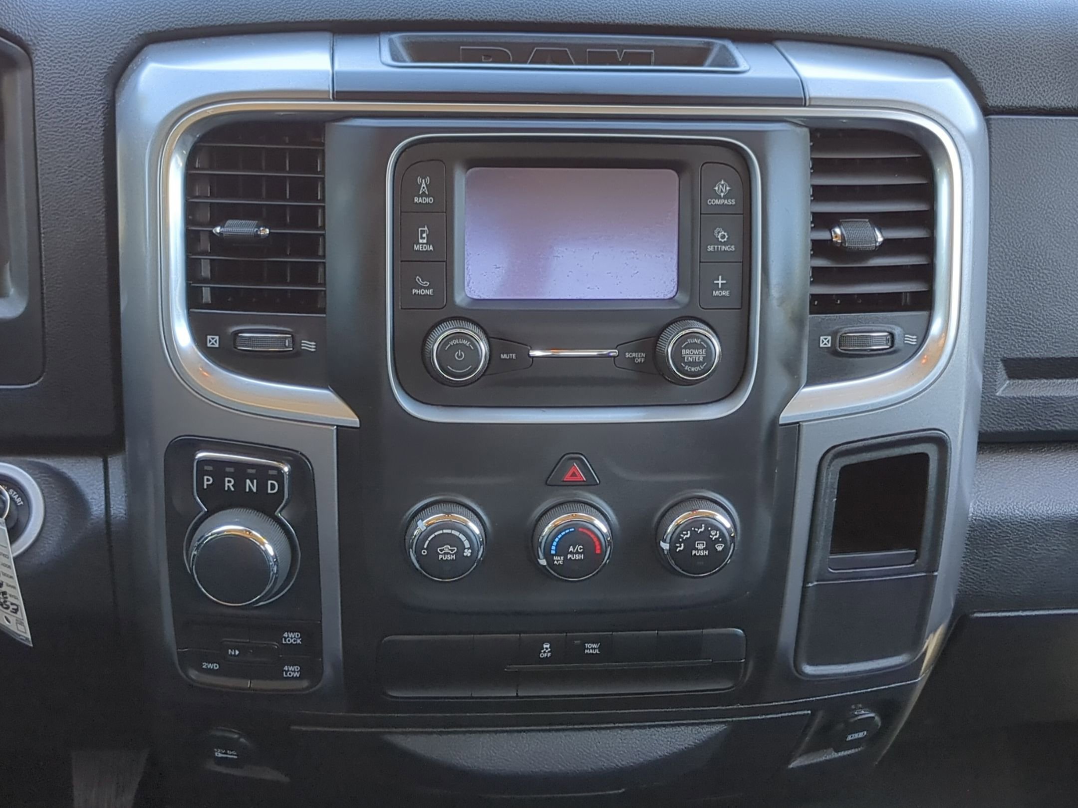 2024 RAM Ram 1500 Classic SLT - Photo 15