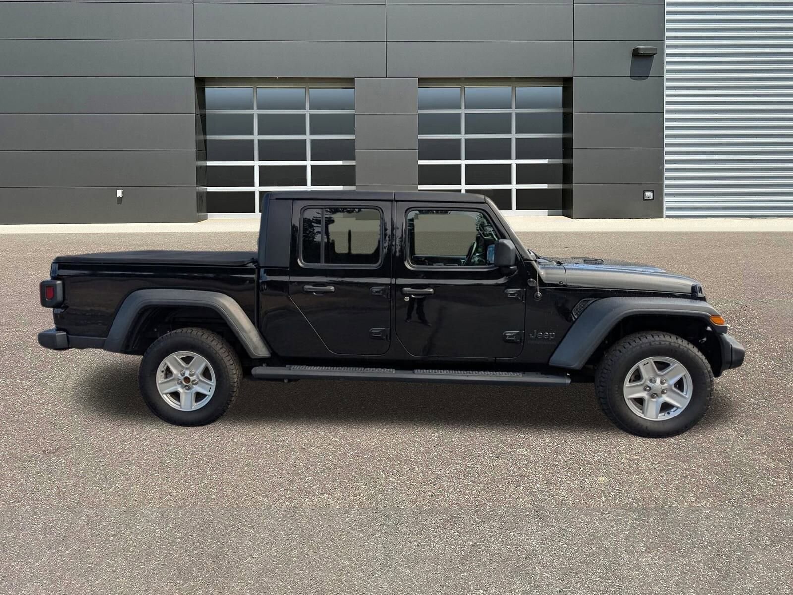 2020 Jeep Gladiator Sport photo 2
