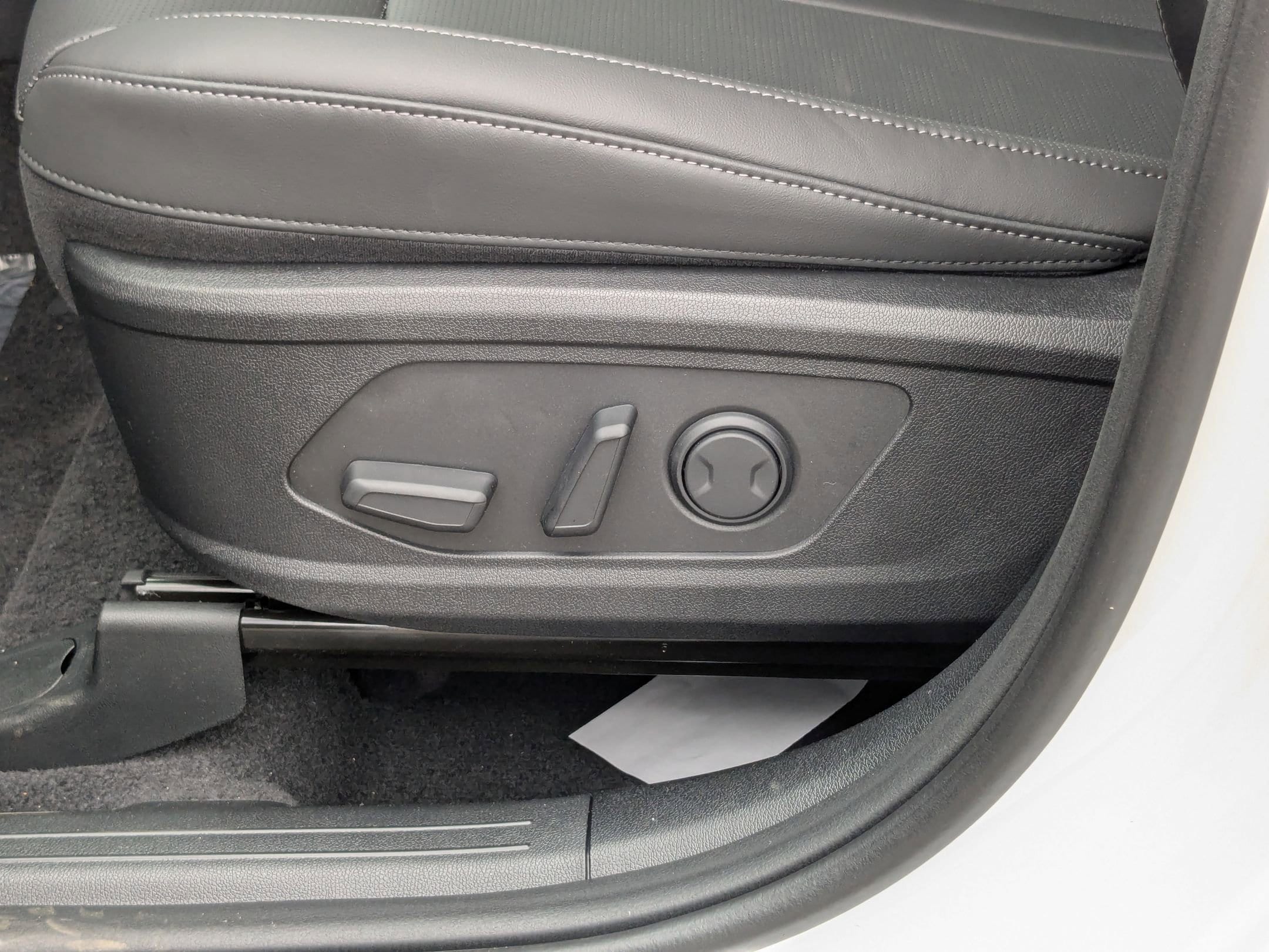 2025 Kia Sorento S - Photo 14