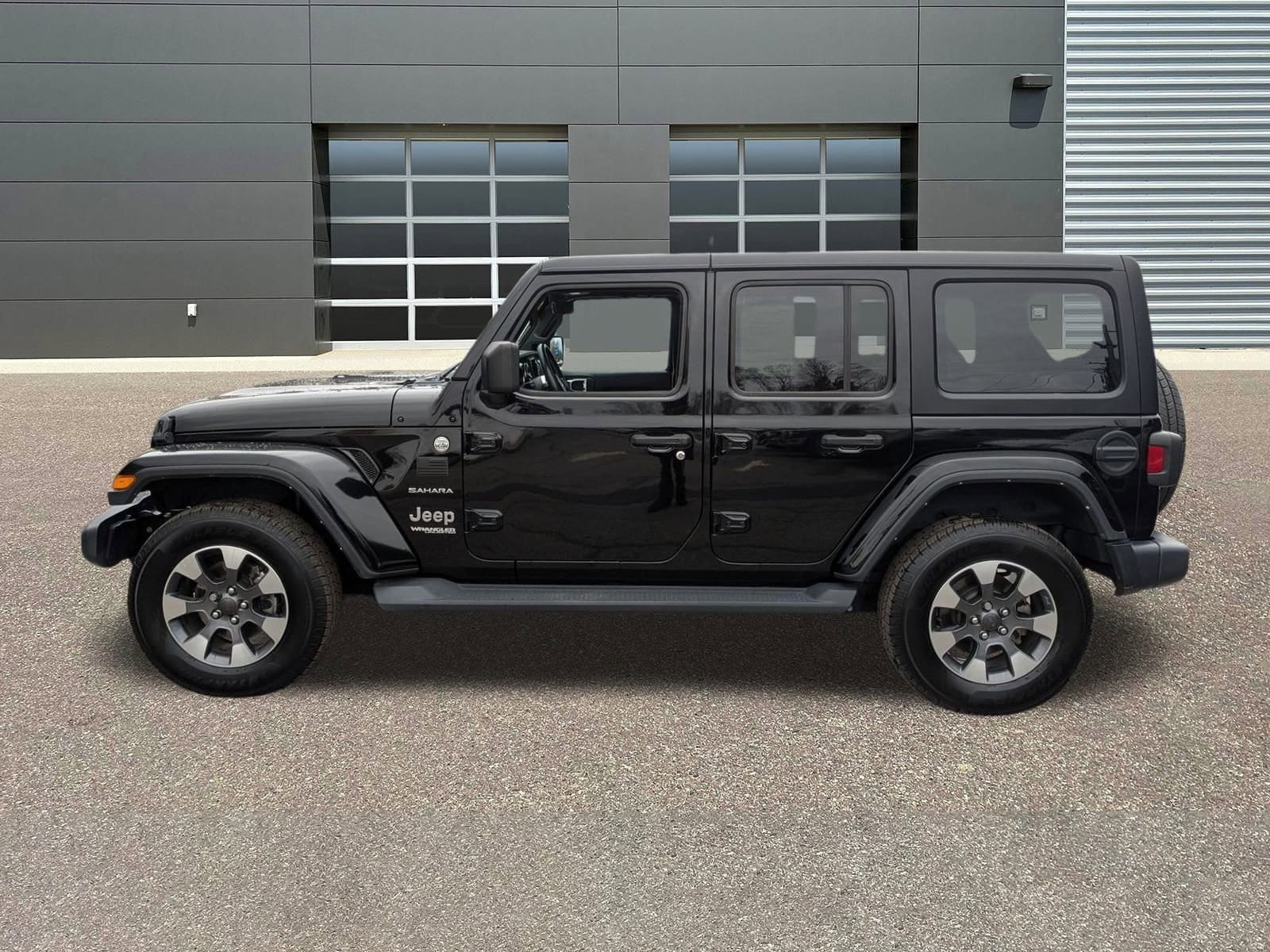 2022 Jeep Wrangler Unlimited Sahara photo 6