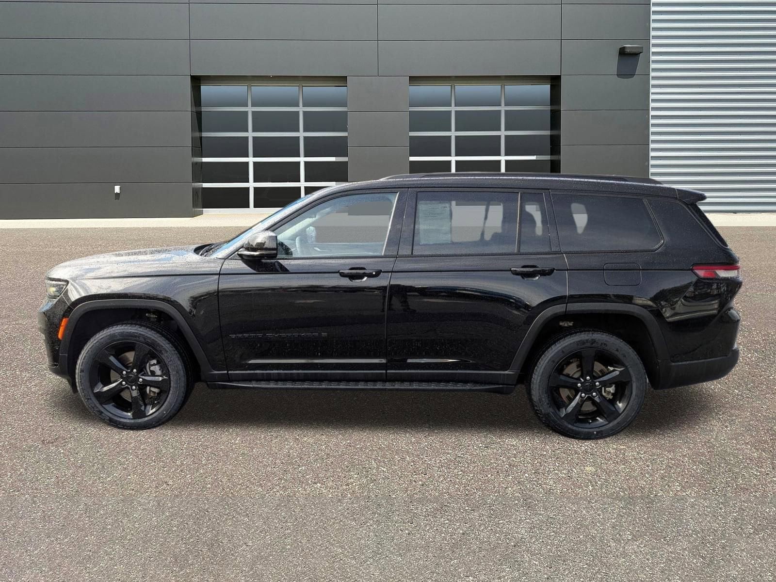 2023 Jeep Grand Cherokee L Limited photo 5