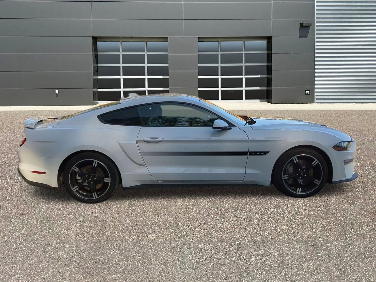 2021 Ford Mustang photo 2