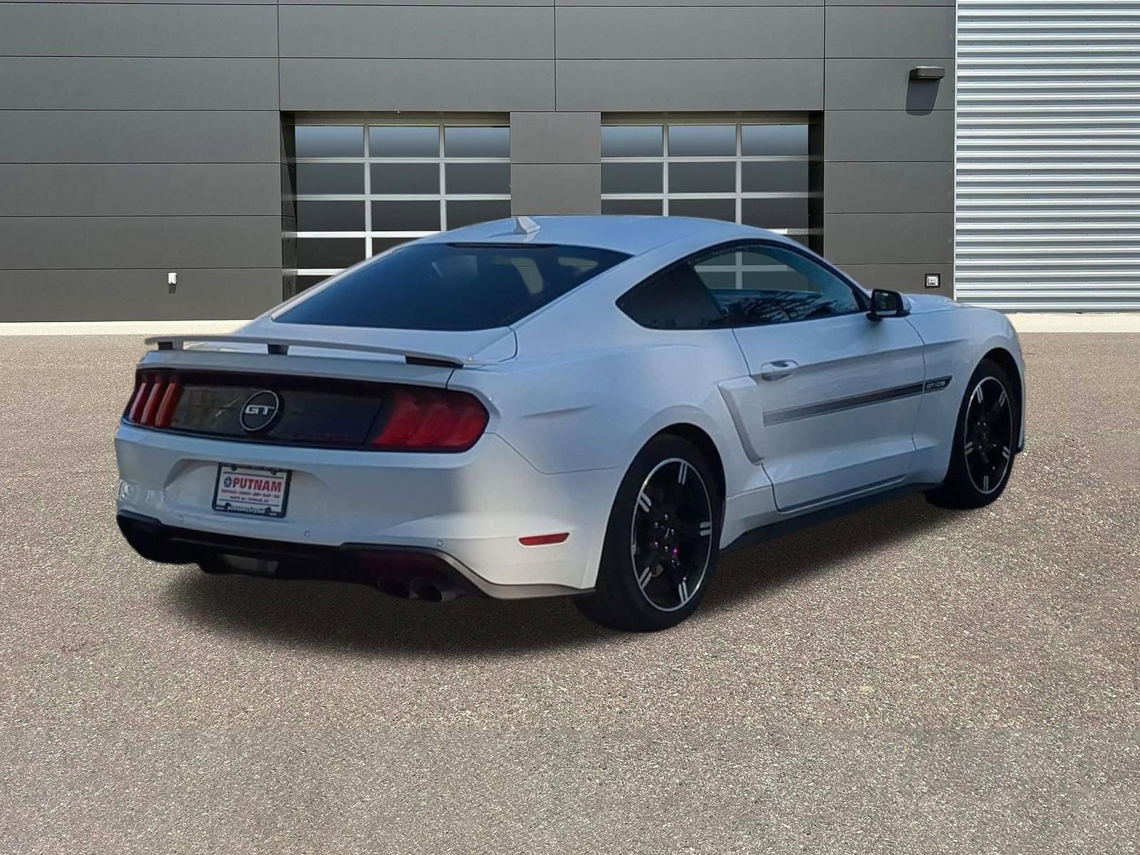 2021 Ford Mustang photo 3