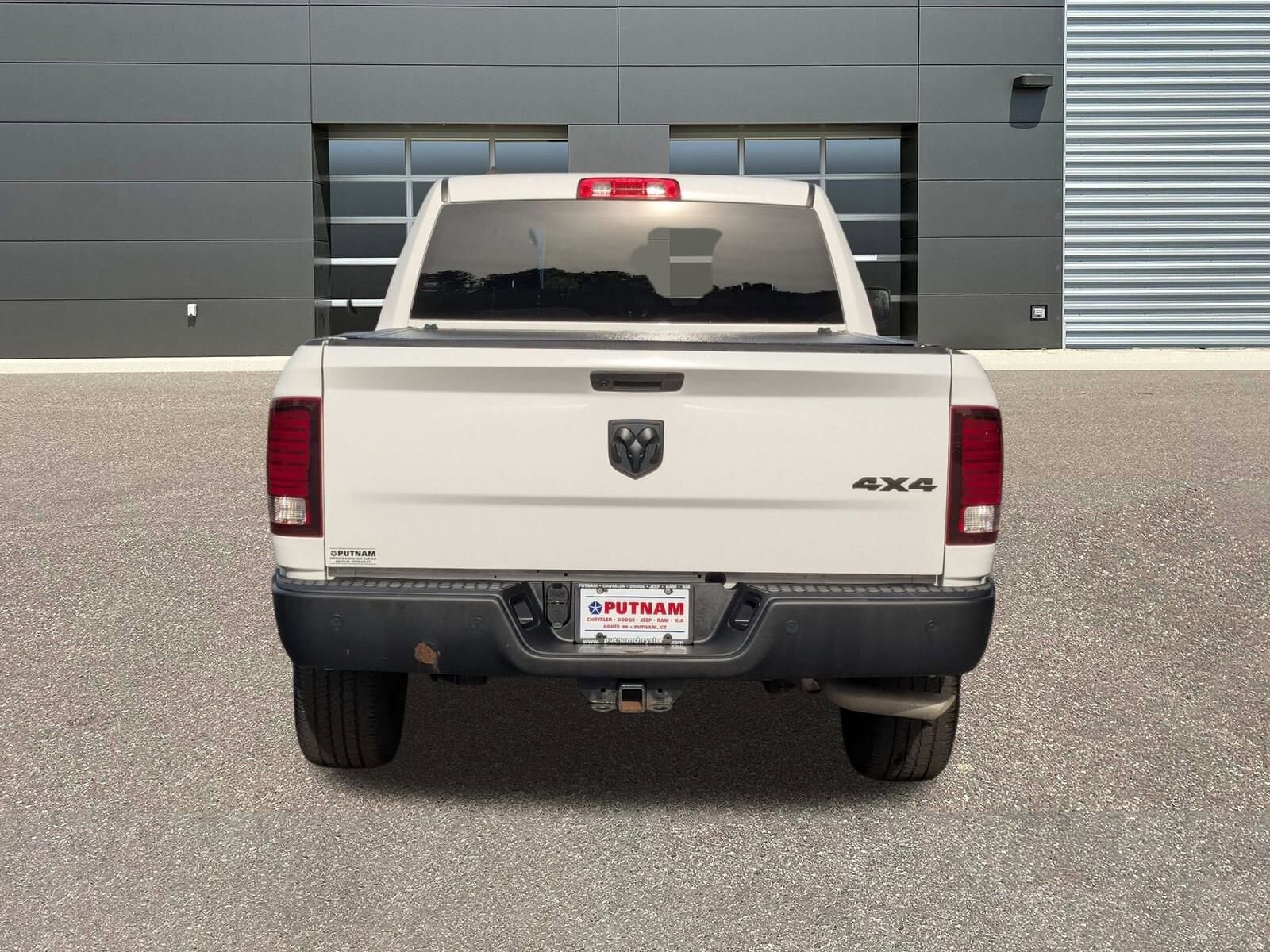 2022 Ram 1500 Classic SLT photo 4