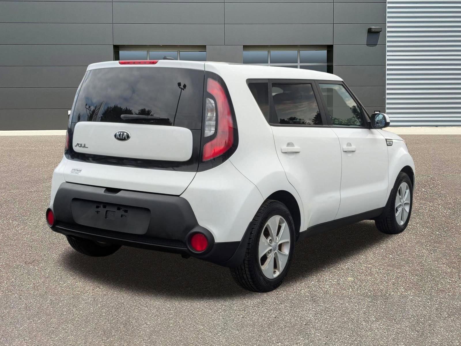 2016 Kia Soul Base FWD photo 2