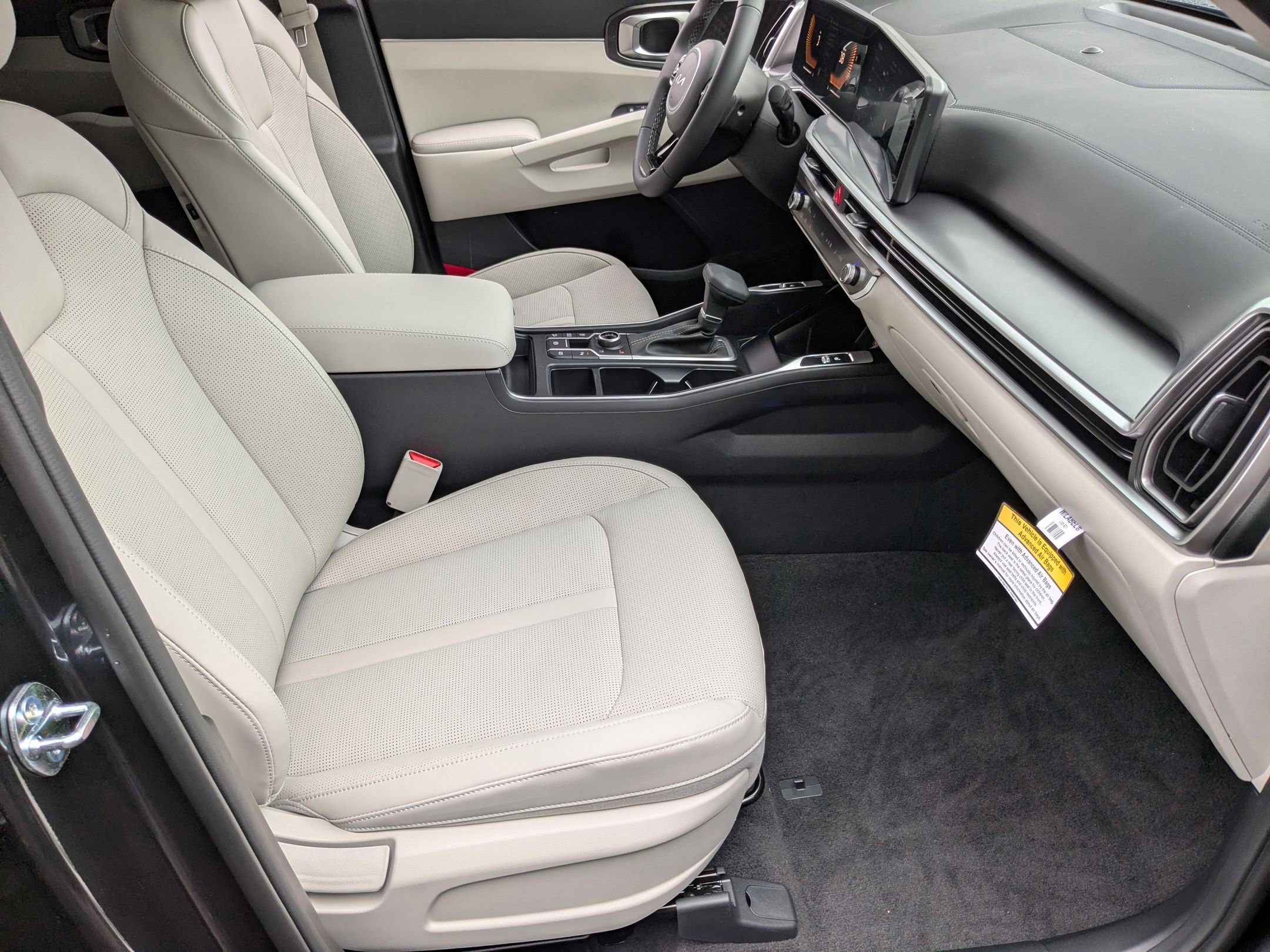 2025 Kia Sorento S - Photo 32