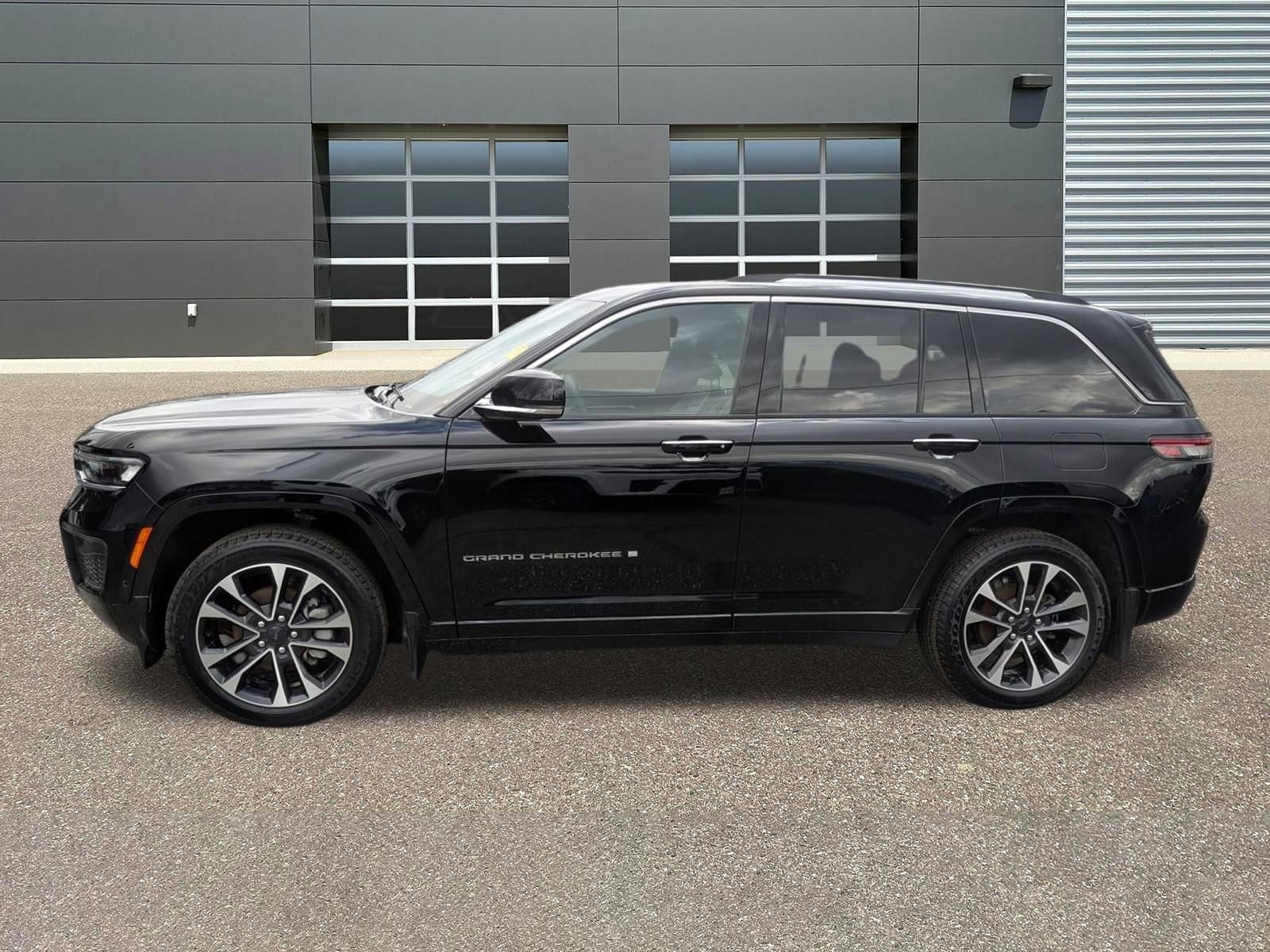 2023 Jeep Grand Cherokee Overland photo 5