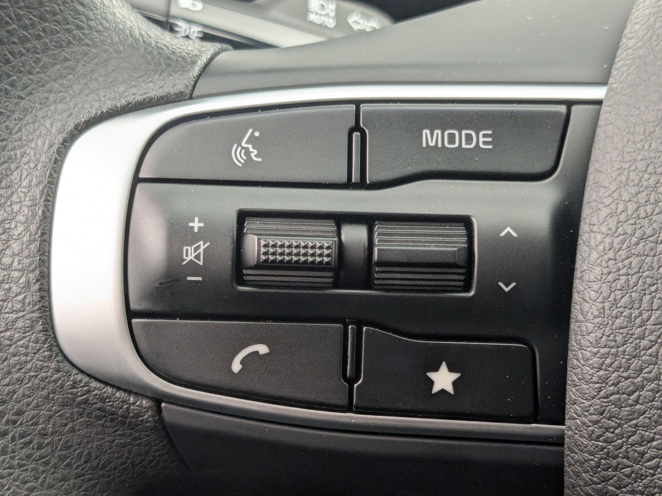2025 Kia K5 LXS - Photo 16