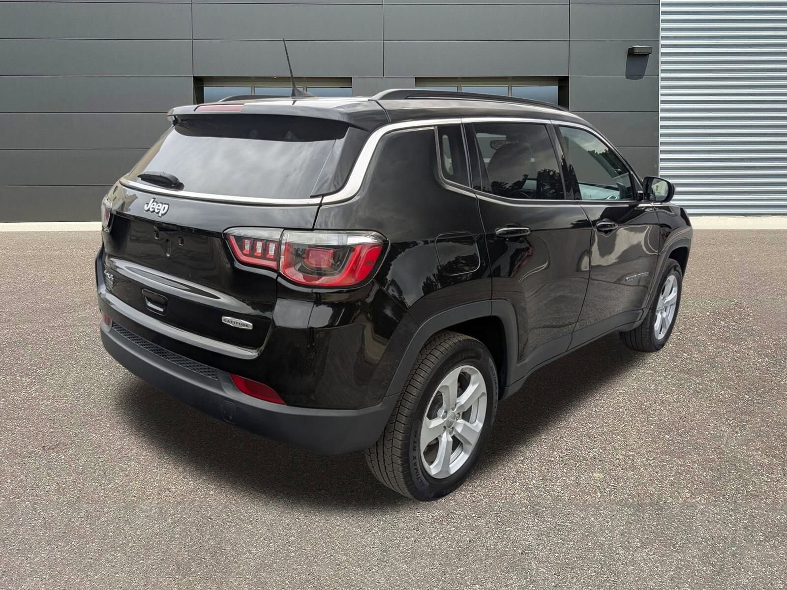 2019 Jeep Compass Latitude photo 2