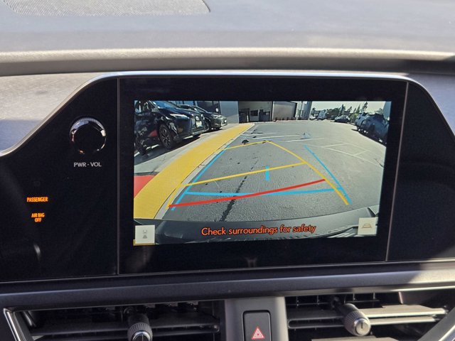2026 Lexus UX Hybrid 300h - Photo 9