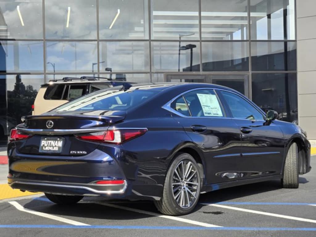 New 2025 Lexus ES HYBRID 300h 4-DOOR SEDAN