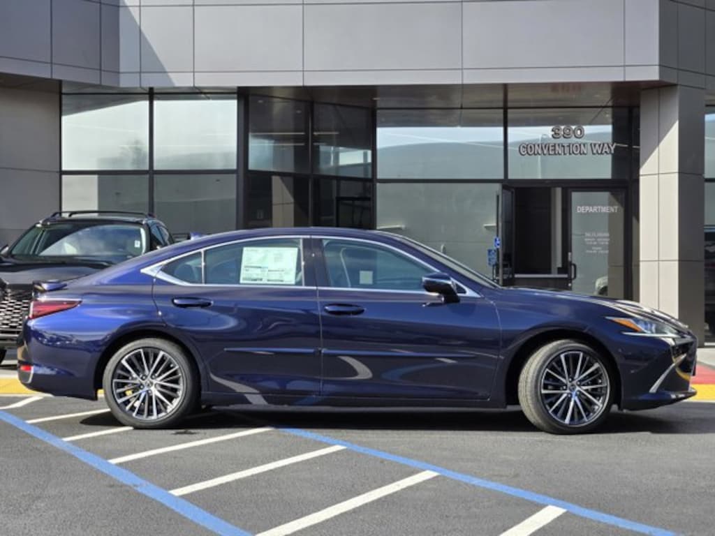 New 2025 Lexus ES HYBRID 300h 4-DOOR SEDAN