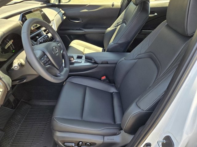 2026 Lexus UX Hybrid 300h - Photo 15