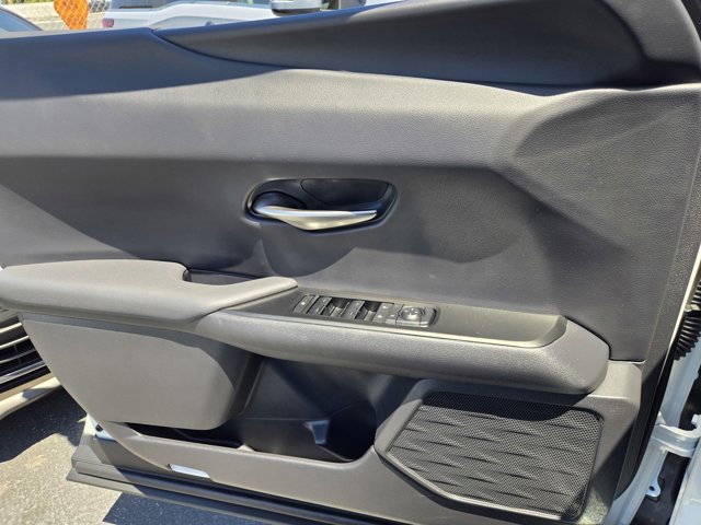 2026 Lexus UX Hybrid 300h - Photo 26