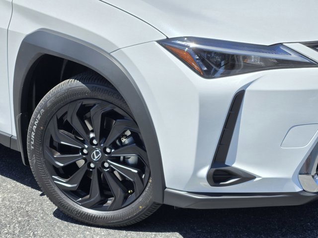 2026 Lexus UX Hybrid 300h - Photo 9