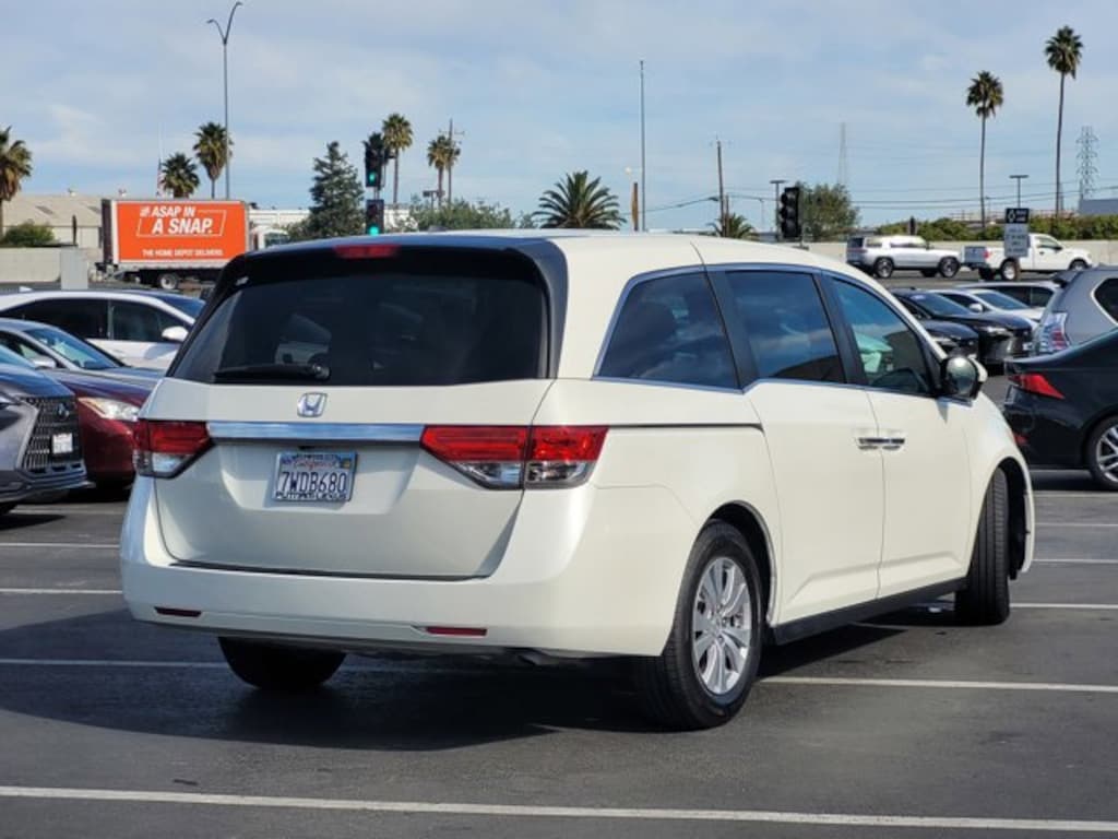 Used 2016 Honda Odyssey SE Van Passenger Van