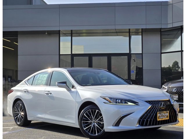 2025 Lexus ES 350's photo