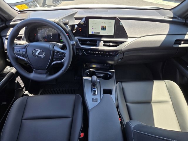 2026 Lexus UX Hybrid 300h - Photo 14