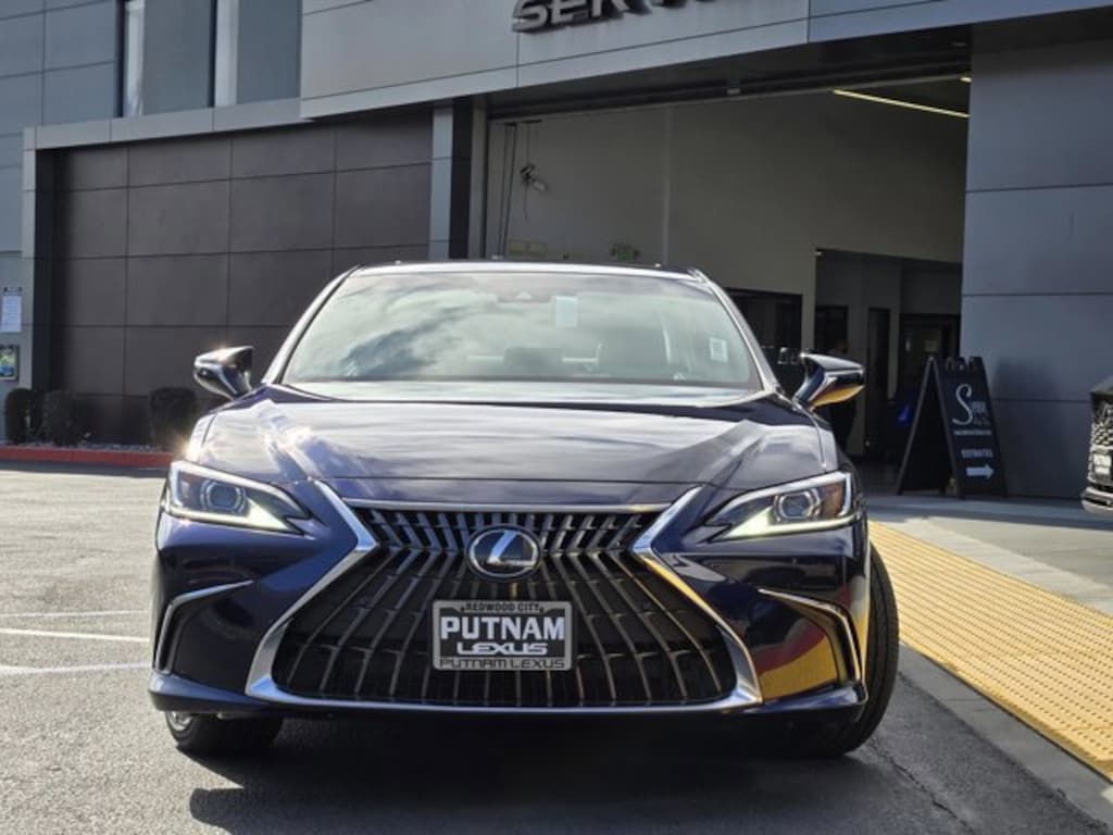 New 2025 Lexus ES HYBRID 300h 4-DOOR SEDAN