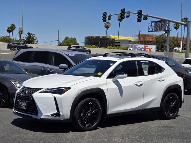 2026 Lexus UX Hybrid 300h - Photo 8