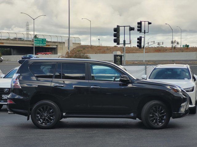 2022 Lexus GX 460 photo 2