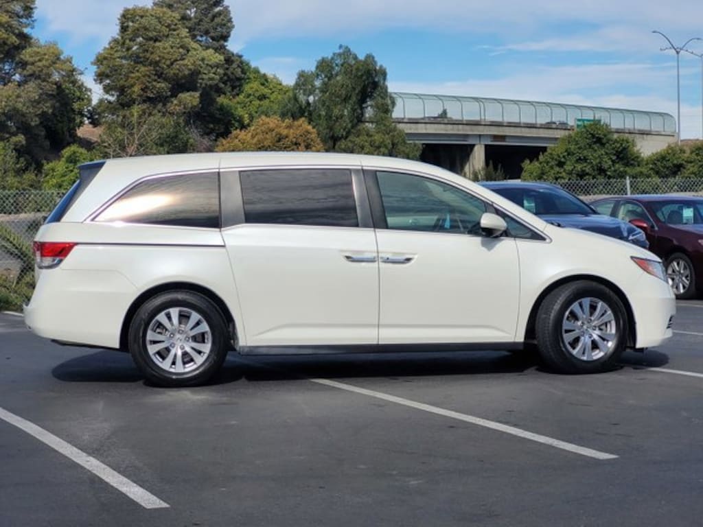 Used 2016 Honda Odyssey SE Van Passenger Van