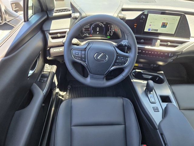 2026 Lexus UX Hybrid 300h - Photo 13