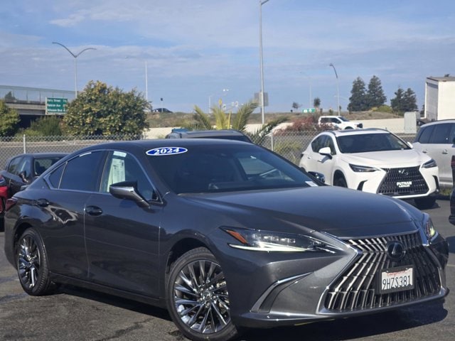 2024 Lexus ES Hybrid 300h Luxury's photo