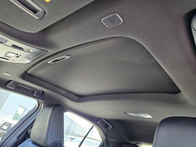 2026 Lexus UX Hybrid 300h - Photo 11