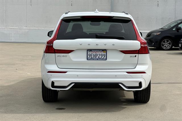 2023 Volvo XC60 B5 Plus photo 3
