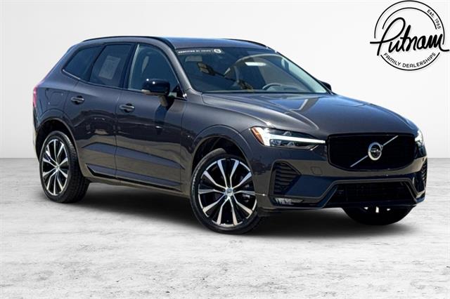 2025 Volvo XC60 B5 Plus Dark Theme