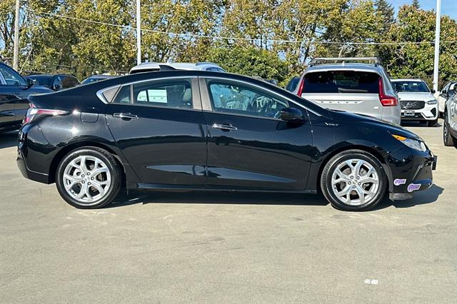 2018 Chevrolet Volt Premier photo 2