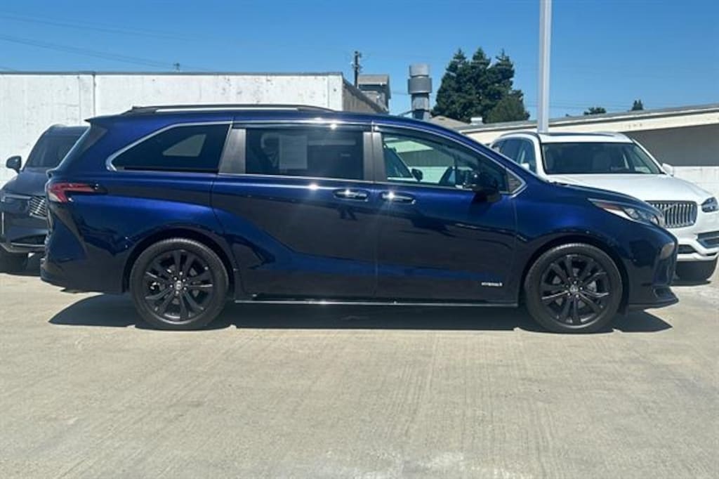 Used 2021 Toyota Sienna XSE 7-Passenger