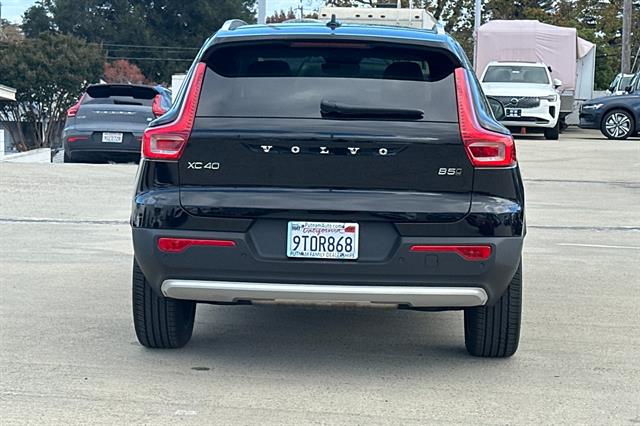 2025 Volvo XC40 Plus photo 4
